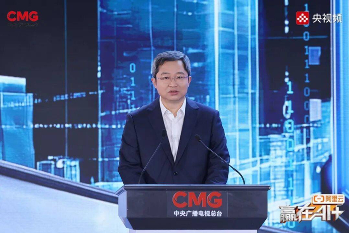 杭州市余杭区区委副书记、区长杨建根
