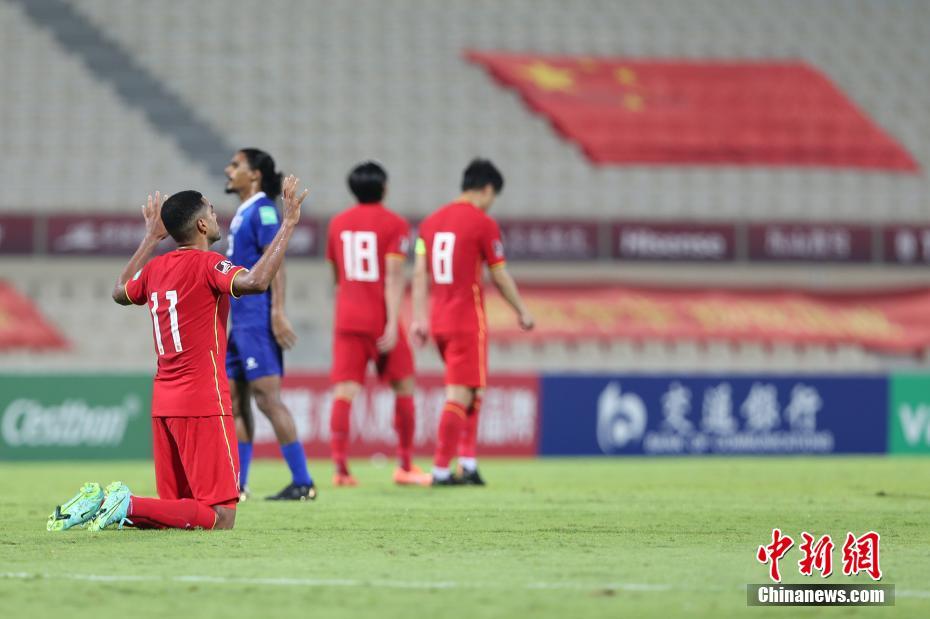 2026世界杯12强赛赛程:国足签运不错,对手都有谁?-第4张图片-开云app在线下载-开云体云app官网入口下载-V3.6.9 国足前锋阿兰在比赛中庆祝进球。图片来源:视觉中国